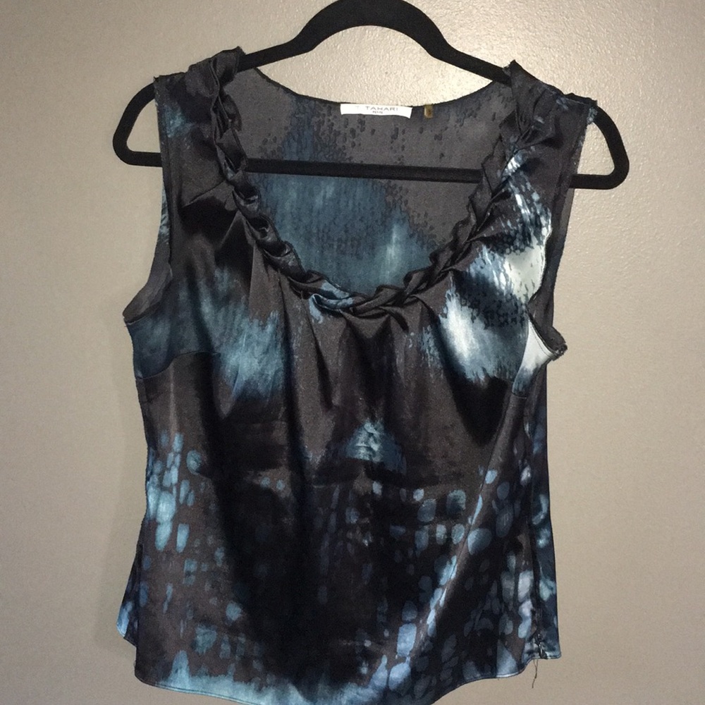 T Tahari Petite Top EUC!